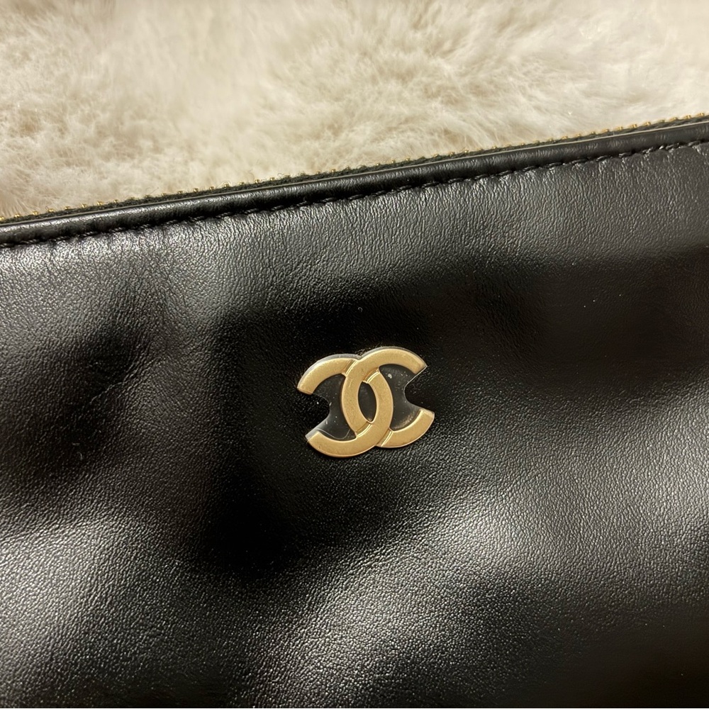 AUTHENTIC CHANEL Pouch - Picture 3 of 5